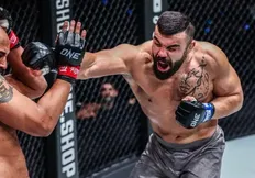 تصویر خبر پیروزی مقتدرانه امیر علی&zwnj;اکبری مقابل تونی جانسون در سازمان ACA