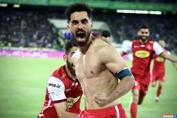 هوادار استقلال: امید عالیشاه مقابل هواداران تراکتور حرکت بدتر از کشاله شجاع خلیل زاده نشان داد!