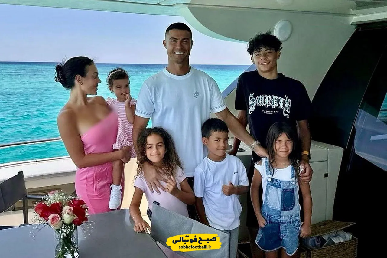 جورجینا رودریگس همراه فرزندانش در گردش خانوادگی و دوچرخه‌سواری در کاسکایس پرتغال، اکتبر ۲۰۲۶.