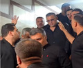 (ویدئو) ازدحام شدید هنگام ورود علی دایی به مراسم ختم اکبر عبدی!