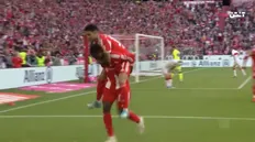 شادی نیکلاس جکسون پس از ثبت گل دوم بایرن مونیخ مقابل اشتوتگارت در بوندسلیگا ۲۰۲۶