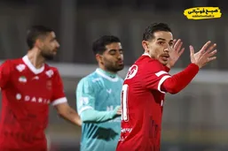 بازیکن جنجالی پرسپولیس در مسیر جدایی؛ رقابت سه تیم برای جذب احمدزاده