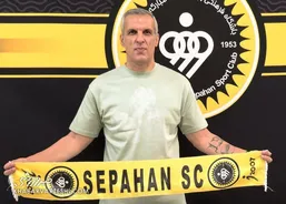 بازیکن ۴۷ ساله رسماً به سپاهان پیوست