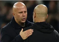 آرنه اشلوت، سرمربی لیورپول در کنار، پپ گواردیولا سرمربی منچسترسیتی