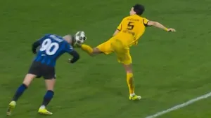 عجیب&zwnj;ترین پنالتی لیگ قهرمانان در ۸+۹۰؛ پنالتی خونین و پایان تلخ