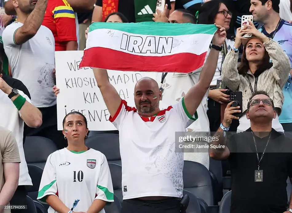 هواداران تیم ملی ایران در بازی با نیوزیلند