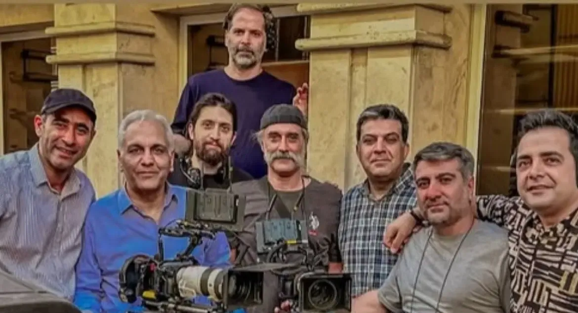 مهران مدیری در سریال مرد سه هزار چهره