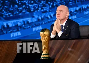 فرمول عجیب اینفانتینو: یک ماه جیب هواداران را خالی کن، چهار سال خرج فیفا را دربیار!