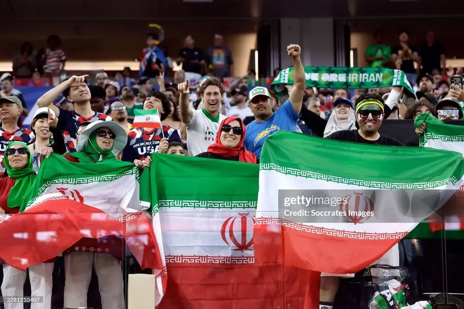 هواداران تیم ملی ایران در بازی با نیوزیلند