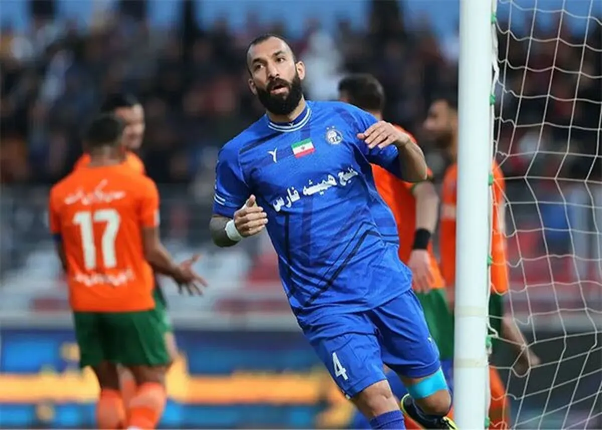 چشمی: فقط ۱۲ بازیکن بزرگسال در اردوییم!