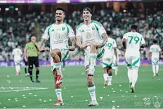 تصویر خبر عربستانی&zwnj;ها قبل از صعود از لیگ نخبگان نماز جماعت خواندند