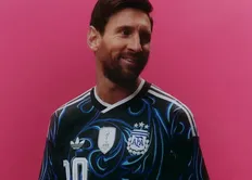 تصویر خبر رونمایی خاص آدیداس از پیراهن تیم ملی آرژانتین؛ ترکیب سیاهِ متفاوت برای دفاع از تاج قهرمانی جام جهانی ۲۰۲۶!