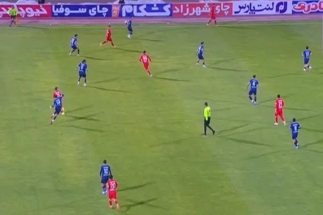 روز عجیب VAR در تبریز؛ گل تراکتور مقابل گل گهر سیرجان هم مردود شد، هم تأیید!