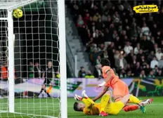 بارسا و طلسم تیرک&zwnj;ها؛ ۷۱ شوت که گل نشد