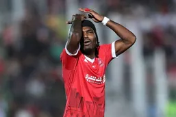 بیفوما جایگزین امید عالیشاه در ترکیب پرسپولیس مقابل پیکان