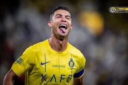 بازیکنان الریاض برای سلفی گرفتن با رونالدو صف بستند