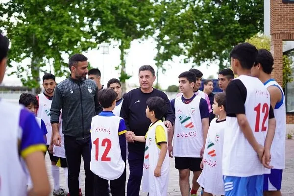 قلعه نویی در کنار کودکان بهزیستی