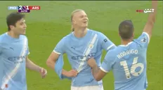 ارلینگ هالند با پیراهن پاره در جریان بازی منچسترسیتی و آرسنال در لیگ برتر انگلیس ۲۰۲۶