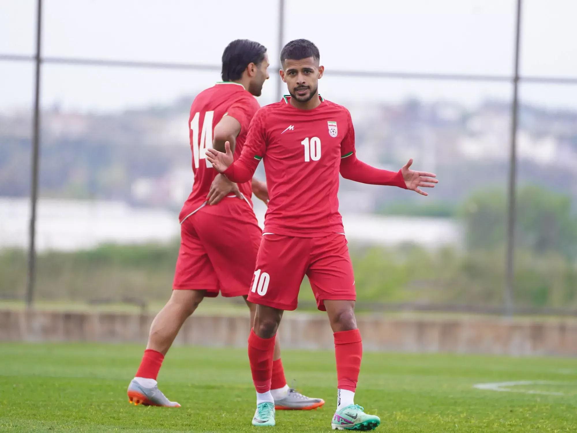 مهدی قایدی در کنار سامان قدوس