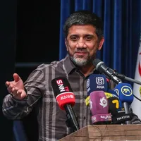 جنجال در کشتی جهان؛ علیرضا دبیر پس از شکست ساروی با تیم داوری درگیر شد! + ویدیو