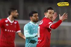 تصویر خبر بازیکن جنجالی پرسپولیس در مسیر جدایی؛ رقابت سه تیم برای جذب احمدزاده