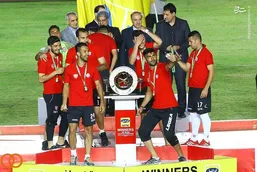 کاپ قهرمانی جام حذفی نفت تهران در سطل زباله!