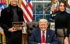 تصویر خبر حضور جنجالی جورجینا رودریگز در دفتر کار دونالد ترامپ همراه با رونالدو