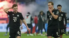 تصویر خبر بایرن مونیخ به احترام مردم عزادار ایران با بازوبند مشکی وارد زمین میشود