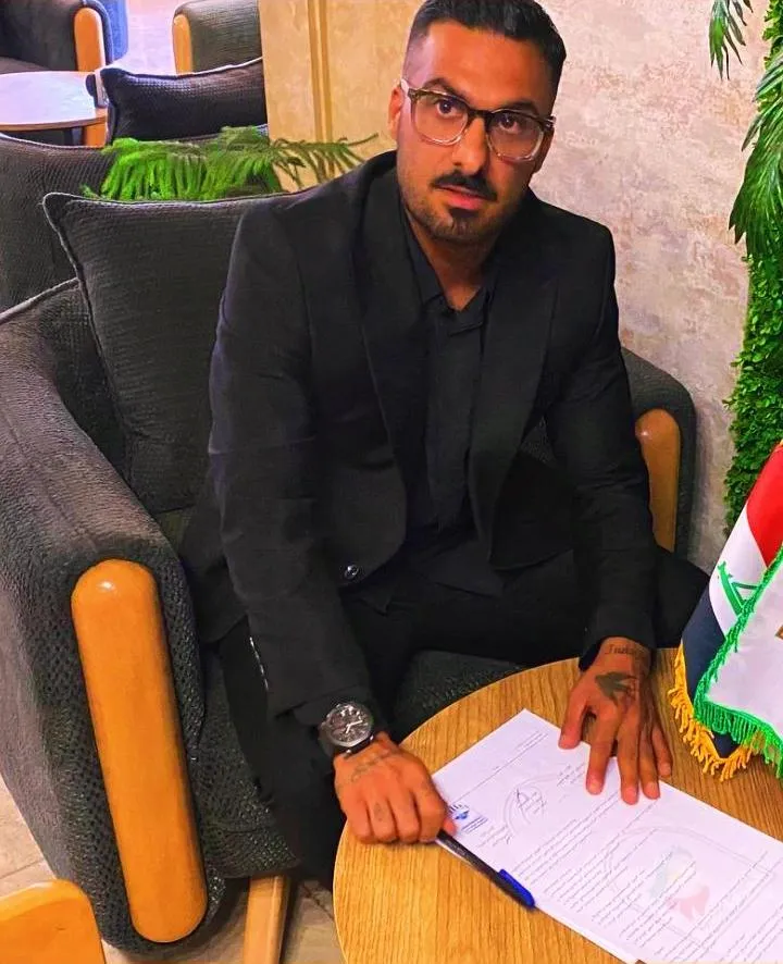 علی مبارکی درحال امضای قرار داد جدی و دو ساله با چارقونه عراق