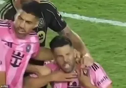 سوارز این بار هم&zwnj;تیمی&zwnj;اش را گاز گرفت!