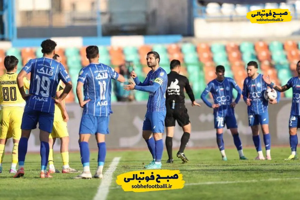 داکنز نازون به داد کاپیتان استقلال رسید!