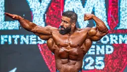 هادی چوپان در جمع بازیکنان فجرسپاسی شیراز، غیرت شهری را فریاد زد +ویدیو