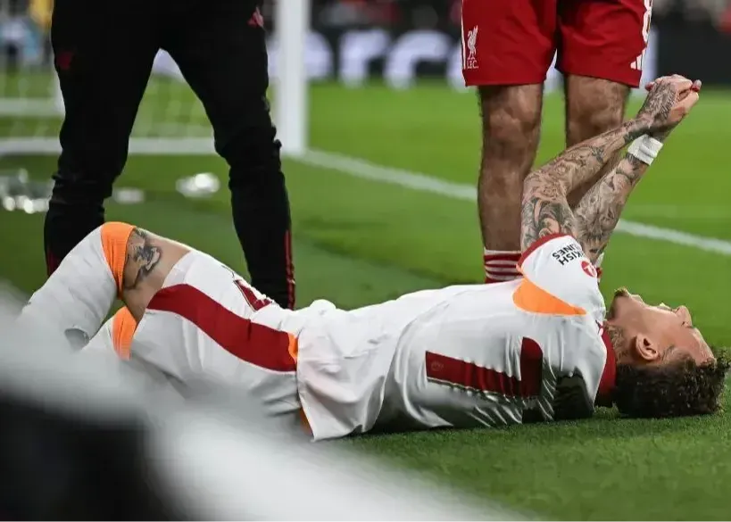 انگشت قطع شده ستاره گالاتاسرای نوآ لنگ