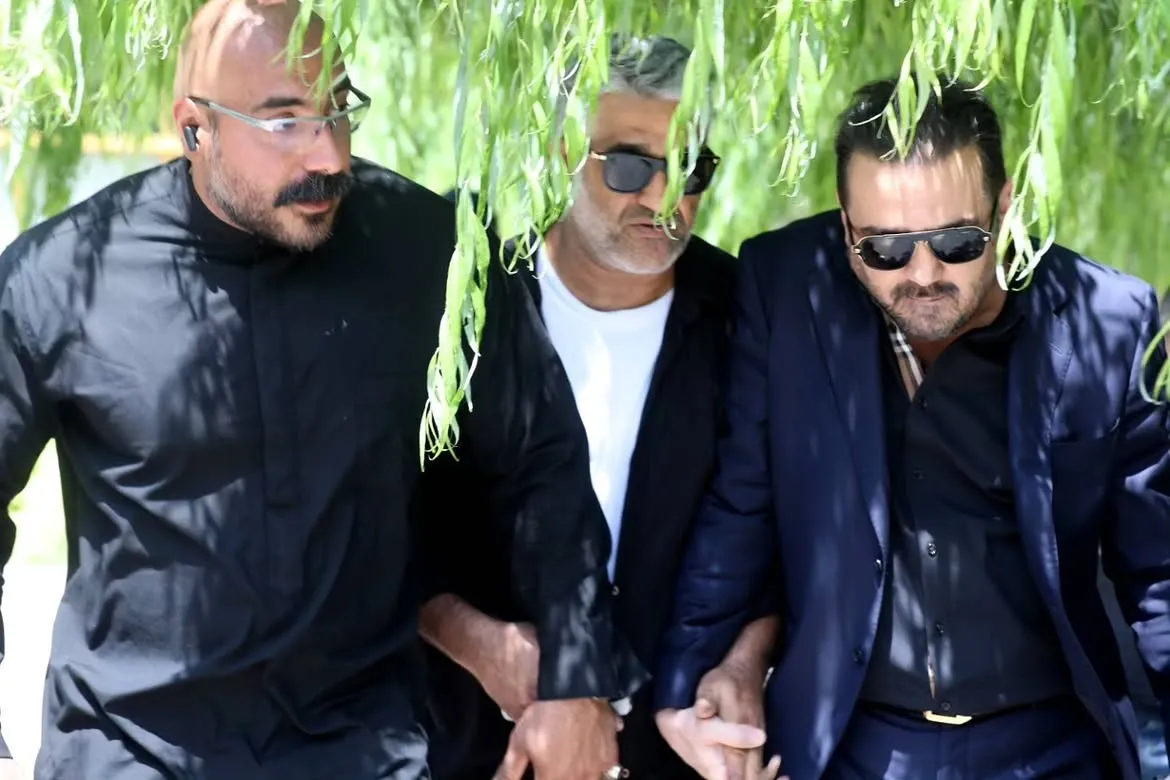 پژمان جمشیدی در مراسم تشییع اکبر عبدی 