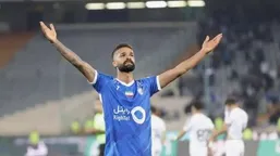 دلیل عصبانیت ستاره استقلال، لگد به بطری و شرکت نکردن در جشن پیروزی مشخص شد!