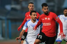 تصویر خبر گل اول تراکتور به ملوان که پس از بررسی توسط VAR آفساید گرفته شد