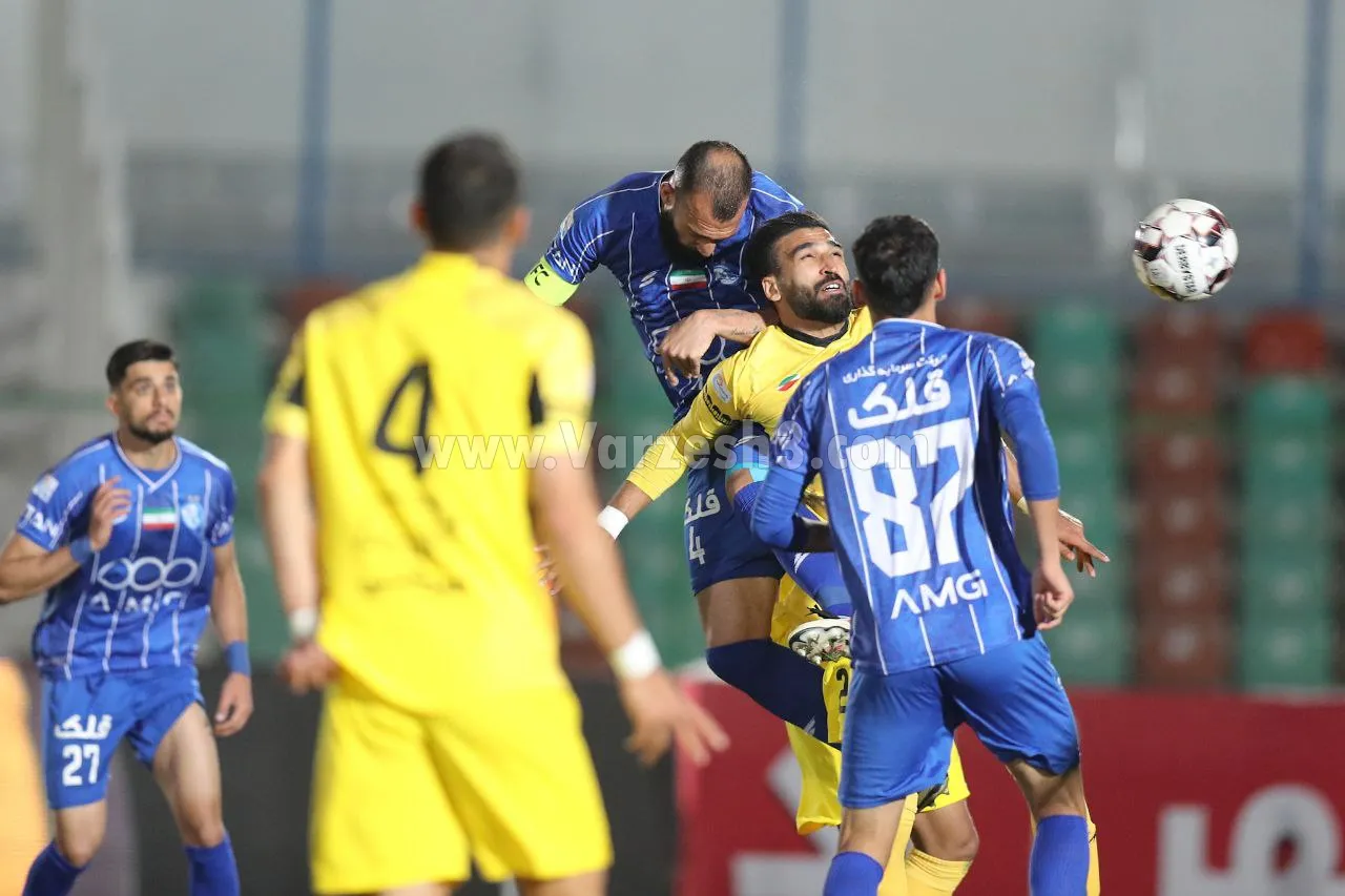 زربه سر چشمی در دیدار مقابل فجر سپاسی