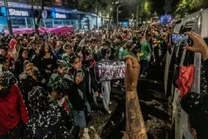حادثه تلخ در جشن فوتبال؛ مرگ ۲ هوادار پس از صعود مکزیک به یک&zwnj;هشتم نهایی