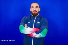 تصویر خبر زارع با اقتدار به نیمه&zwnj;نهایی رسید؛ فیلم کامل کشتی امیرحسین زارع