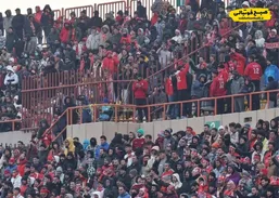 تراکتور پرده برداشت؛  چه شعارهایی در ورزشگاه قزوین سر داده شد؟/ ویدیوی جنجالی منتشر شد