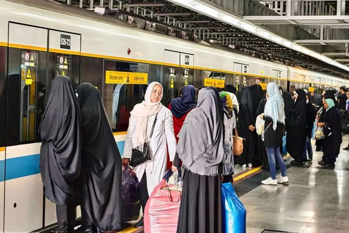 روایت واقعی از فروش اجناس عجیب و غریب در متروی تهران