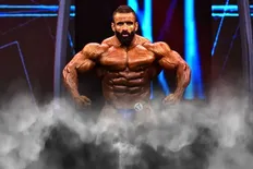 تصویر خبر زامبی های مجازی علیه هادی چوپان؛ هجوم هماهنگ به قهرمان المپیا به خاطر یک پس زمینه!