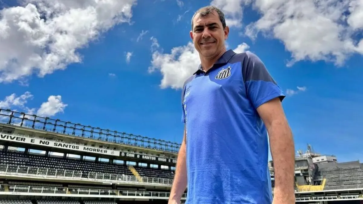 حمله هواداران استقلال به صفحه کاریله؛ تو را زنده نمی&zwnj;گذاریم!