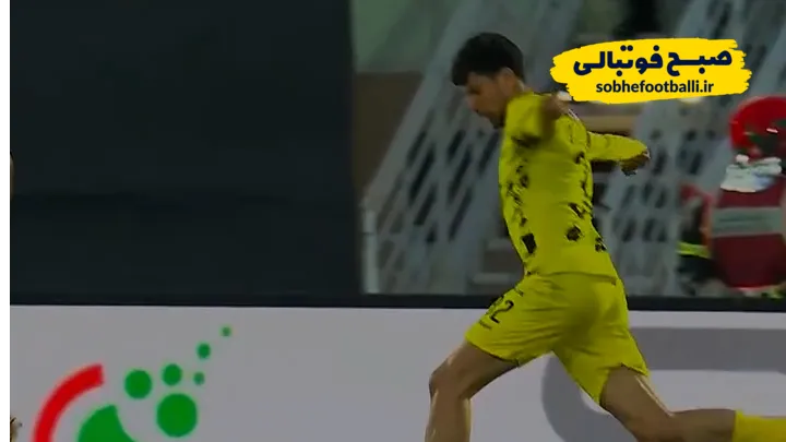 لحظه شلیک رابونا ادریس جبالی بازیکن المغرب الفاسی به دروازه الوداد در سال ۲۰۲۶
