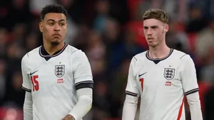 شبیخون شیاطین سرخ به ویلا پارک؛ منچستریونایتد رسماً برای خرید &laquo;مورگان راجرز&raquo; وارد عمل شد