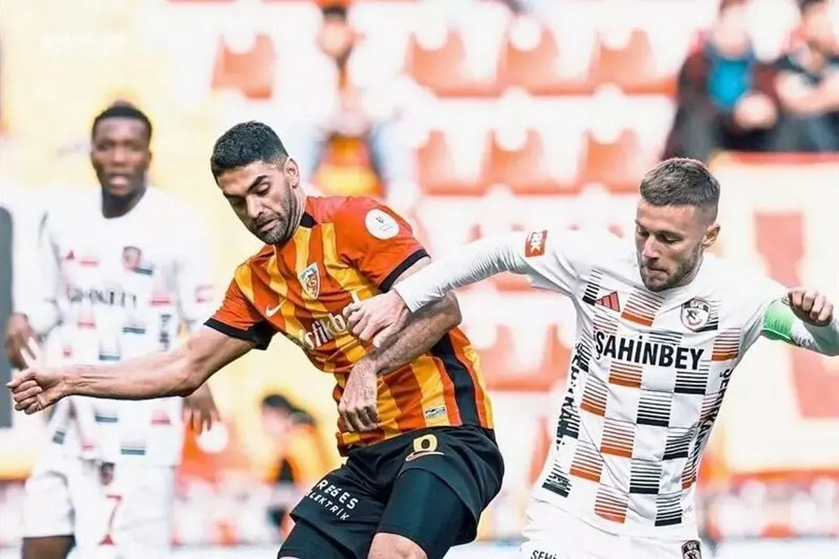 ادعای یک رسانه/ انتقال کریمی به استقلال منتفی شد؟