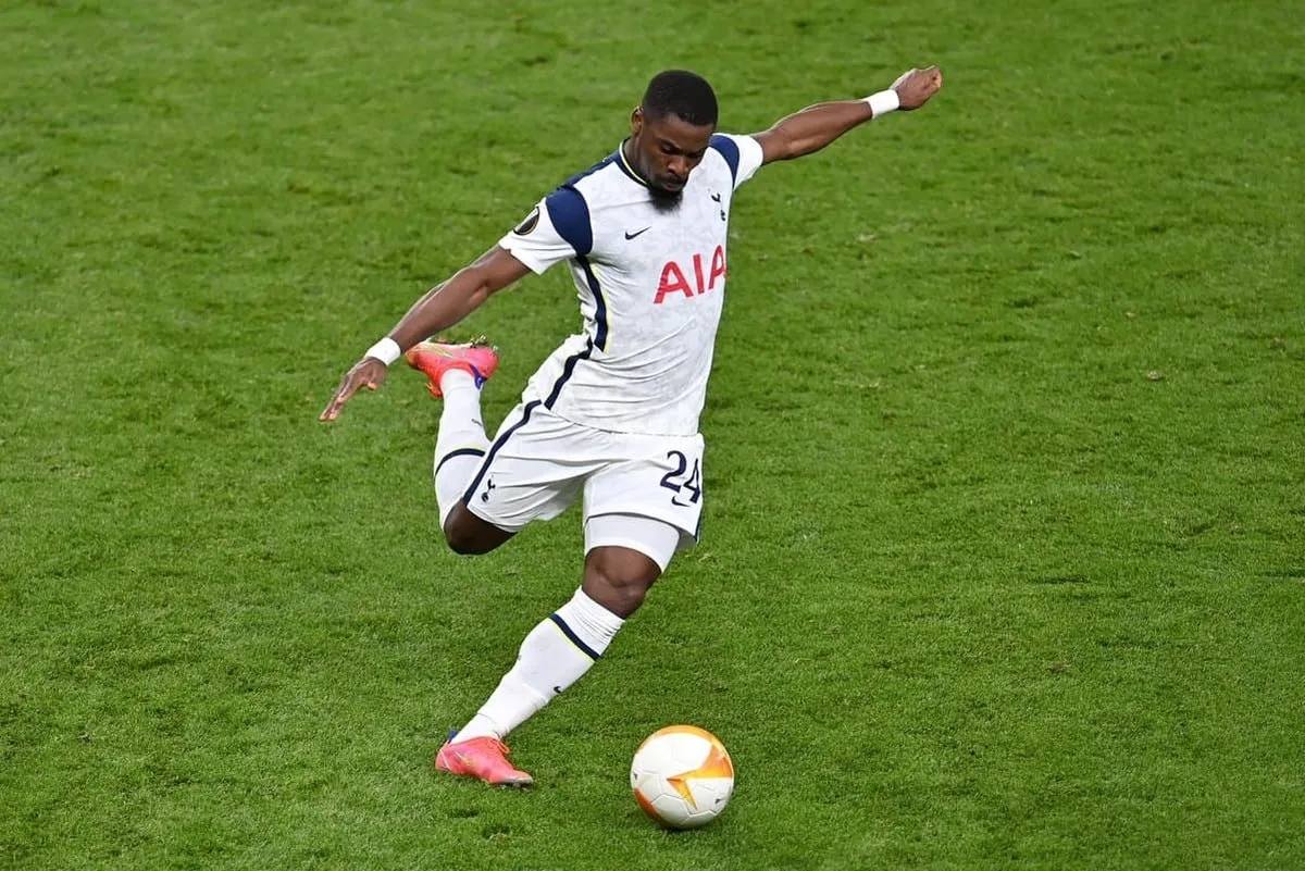 بازیکن سابق تاتنهام در آستانه پیوستن به پرسپولیس