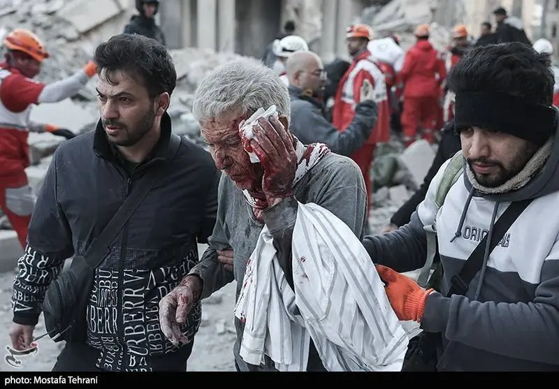 تصاویر تازه از وضعیت اطراف میدان انقلاب بعد از حمله