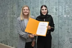 تصویر خبر امضای ناهید کیانی روی دیوار مشهور المپیک در لوزان